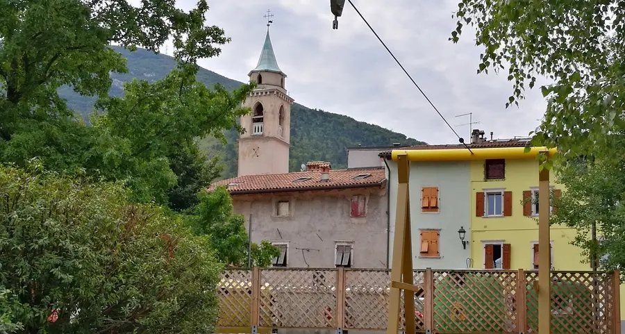 Vandali rompono il gioco al parco di Volano
