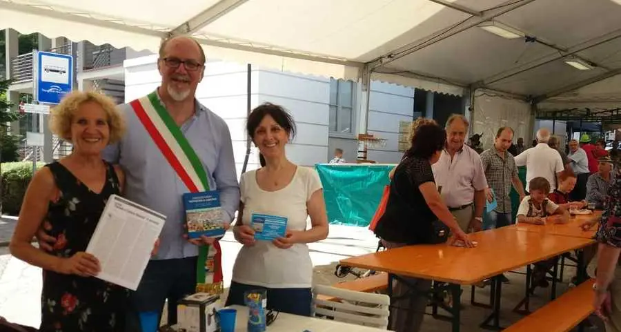 La bancarella del “nones” alla festa del turista