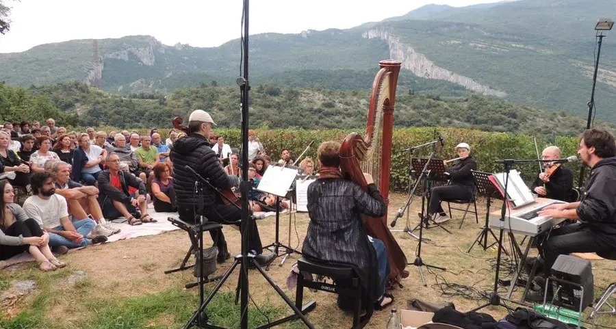 Nago, in duecento all’alba a Castel Penede