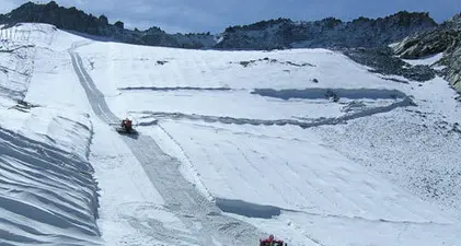 Salvati dai teli geotessili 2,5 metri di neve