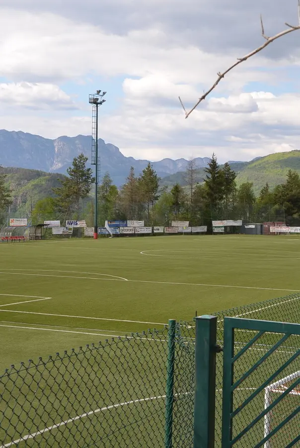 Oltre 400 mila euro per interventi al campo di calcio