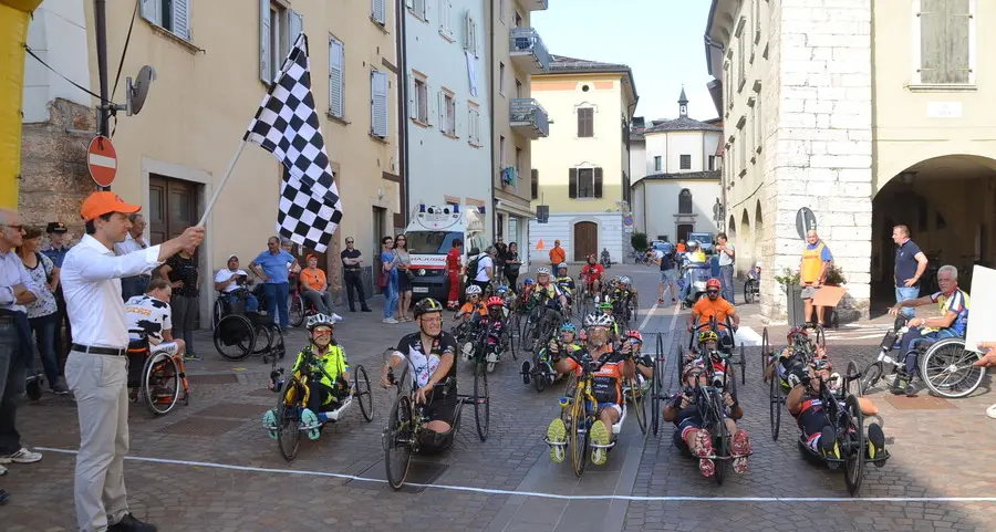 Il centro storico invaso dalle handbike