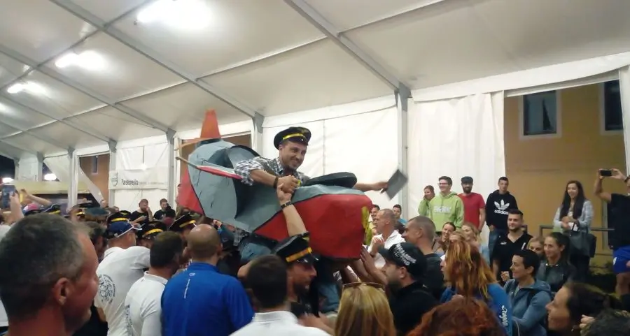 Dragon Flash, Piné vince e fa festa in “volo”