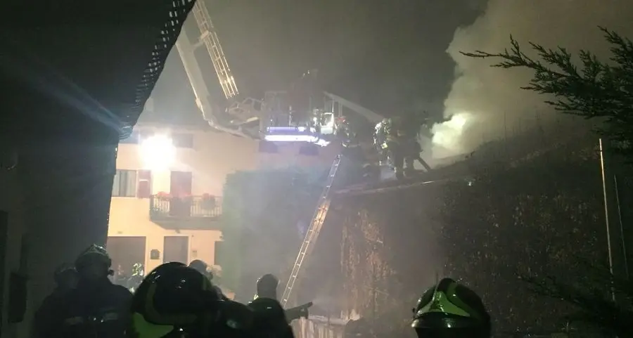 Paura a Livo, fiamme nel paese