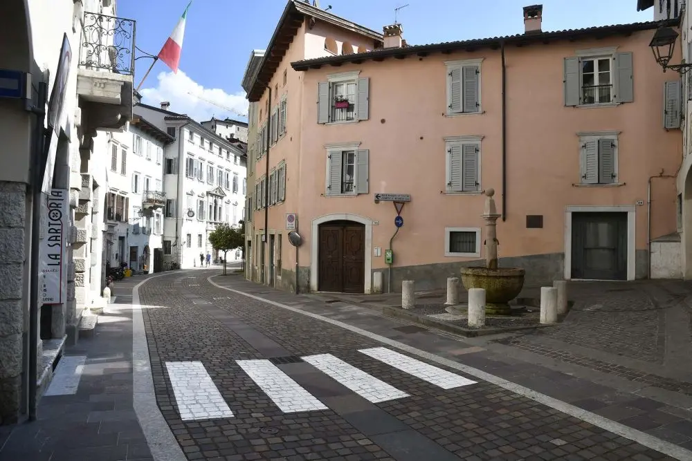 aggressione con pistola a ragazzo in bicicletta in via Santa Maria