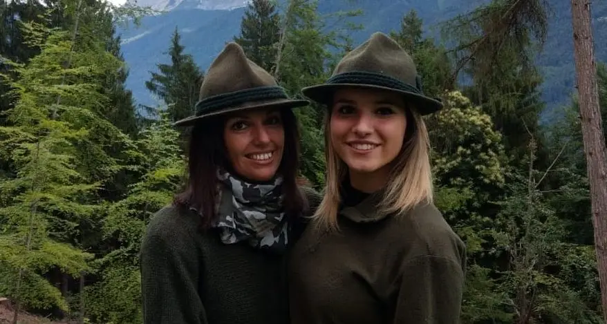 Barbara e Jessica imbracciano il fucile: «La passione va ben oltre la licenza di sparare»