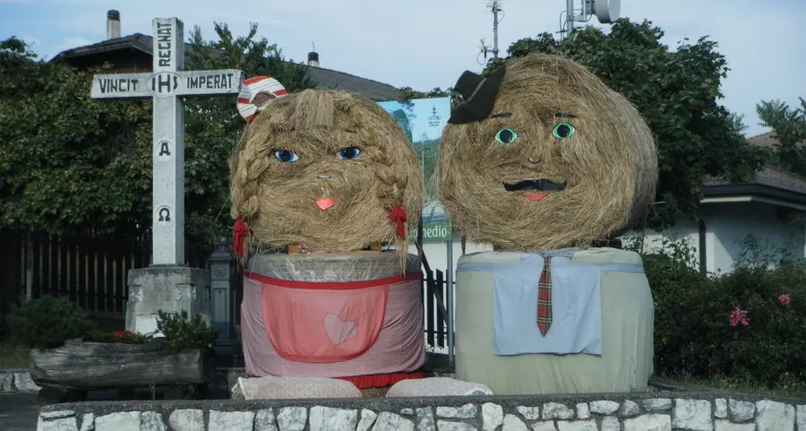 «Quei due pupazzi di paglia sembrano irridere alla croce»