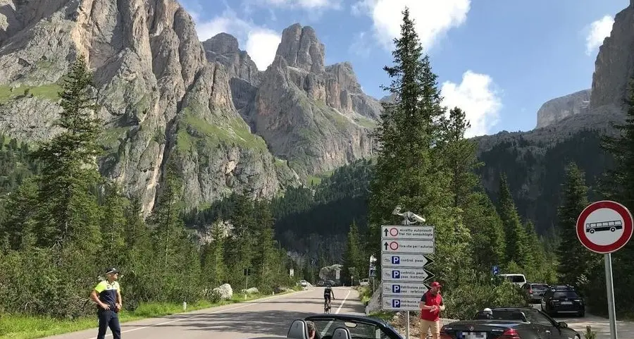 Un’ecotassa per salvare i passi