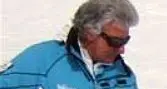 Muore nel bosco a 81 anni mentre taglia la legna