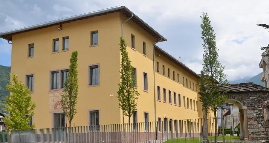 Pacchi viveri con beni di prima necessità