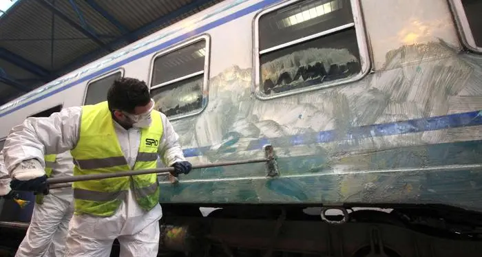 Scioperano gli addetti alla pulizia di treni e stazioni
