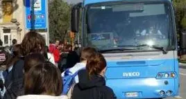 L’autobus per gli studenti si fa aspettare