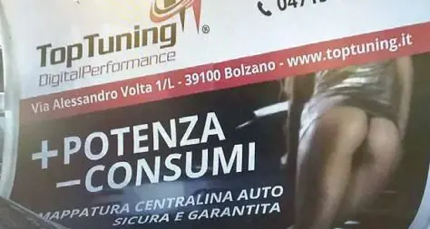Bolzano, poster volgare sul camioncino: «Via subito quella pubblicità sessista»