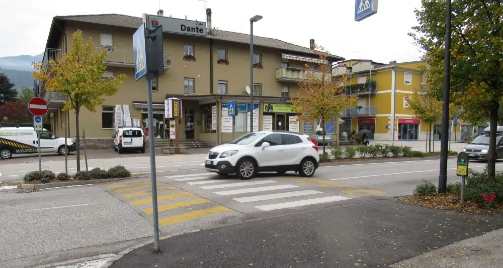 Pergine, cittadini divisi sui dossi stradali