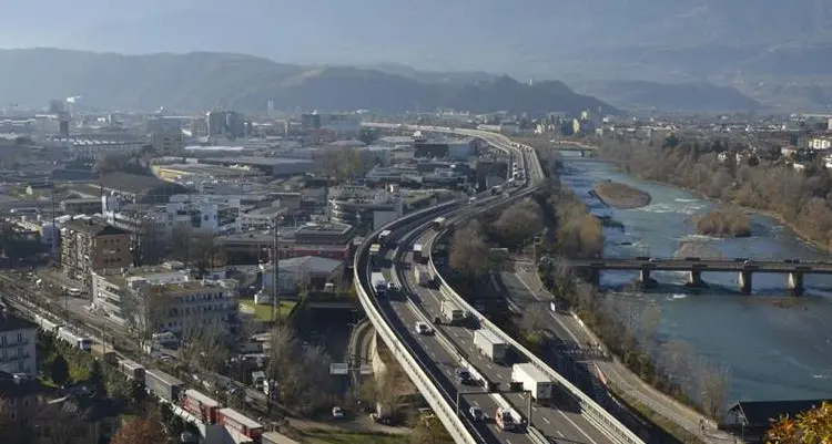 Provincia di Bolzano, stop ai tir che utilizzano la statale per aggirare i pedaggi