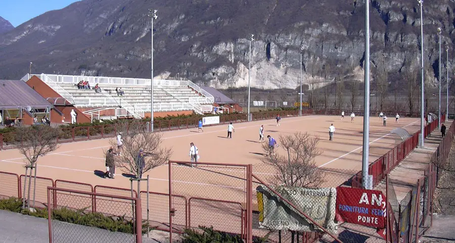 Centro sportivo, impianti degli spogliatoi da riqualificare