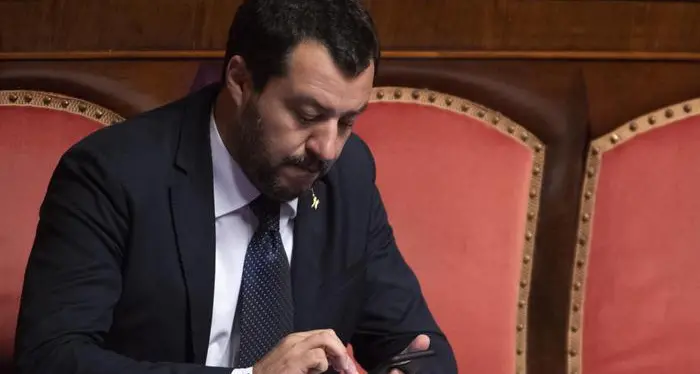 Bomba carta ad Ala. Matteo Salvini: \"Sono stati gli anarchici\", Ugo Rossi: \"Cose da deficienti\"