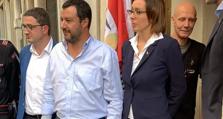 Bomba carta ad Ala. Salvini sul posto, la Procura smentisce la politica: nessun fermato