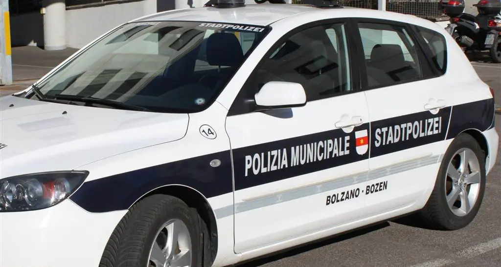 Vigilessa aggredita durante un controllo documenti a Bolzano