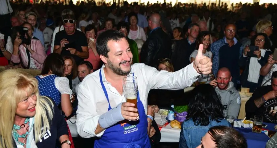 Messner: Salvini rovinerà il Paese. Il leader leghista \"cinguetta\": \"Pronto ad incontrarlo\"