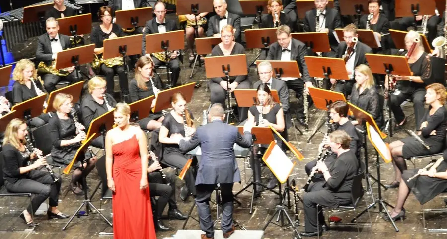 Banda olandese da applausi a scena aperta