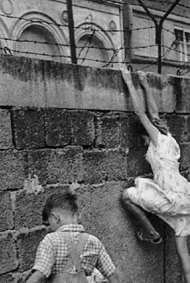 Il muro di Berlino portato a teatro