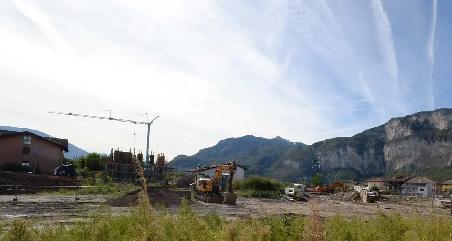 Via Paludi, in arrivo case e l’ennesimo supermercato