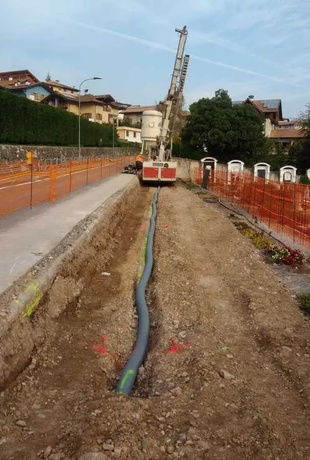 Nuovo muro esterno al cimitero di Denno «Polemica assurda»