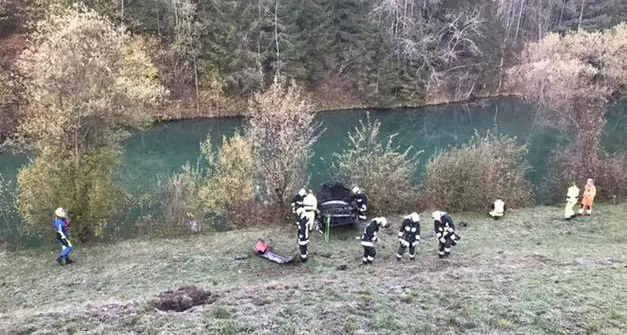 Incidente mortale in Val Pusteria, auto fuori controllo esce di strada e finisce nel Rienza