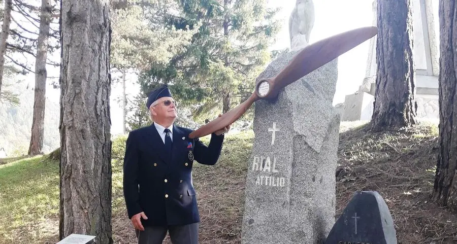 Restituita l’elica d’aereo al cippo del pilota
