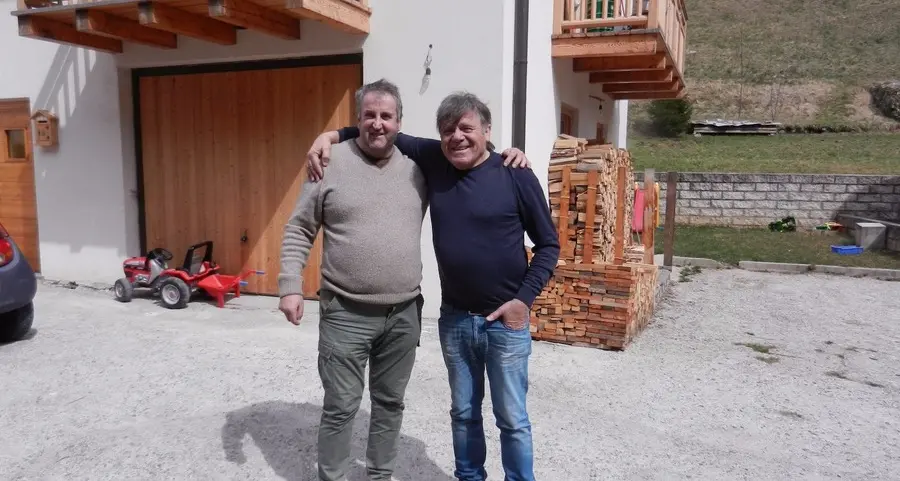 Vola col furgone nella scarpata e muore