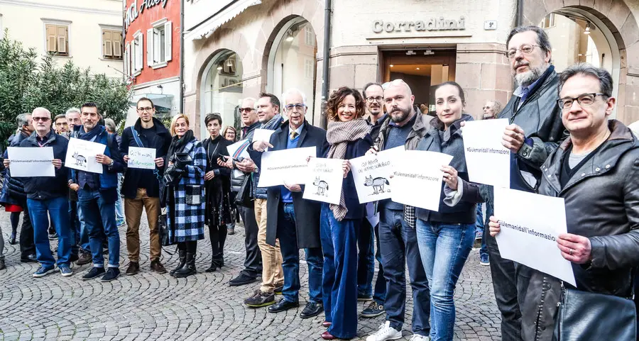 I giornalisti: «Sì alle critiche, ma le offese vanno respinte»