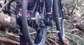 Val di Fiemme, biker bloccato dalle piante cadute sul sentiero: recuperato dal Soccorso alpino