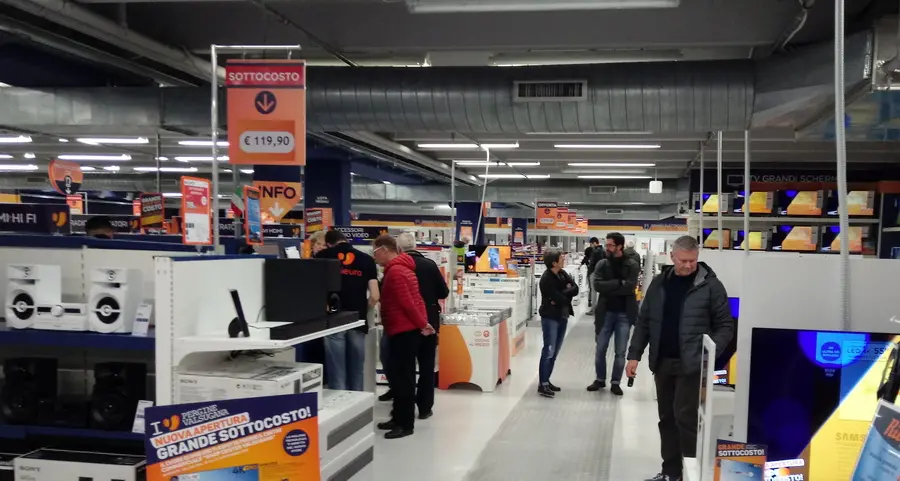 Unieuro da ieri ha aperto allo Shop Center