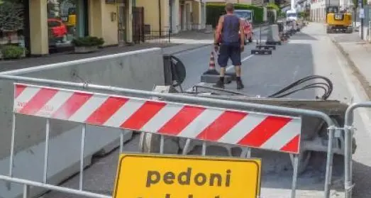 Divieti e limiti di velocità prorogati in via Regensburger