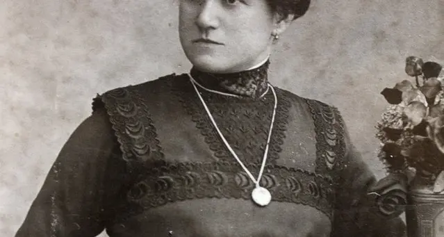 La moda femminile di 100 anni fa