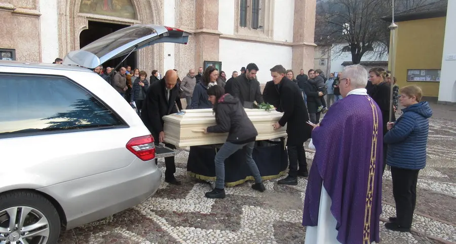 «Sei stato per noi papà, maestro e guida»