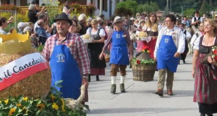 La forza dei volontari trasforma una festa in un evento storico