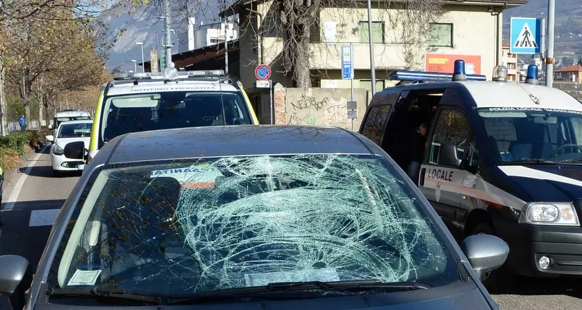 Anziano investito sulle strisce pedonali