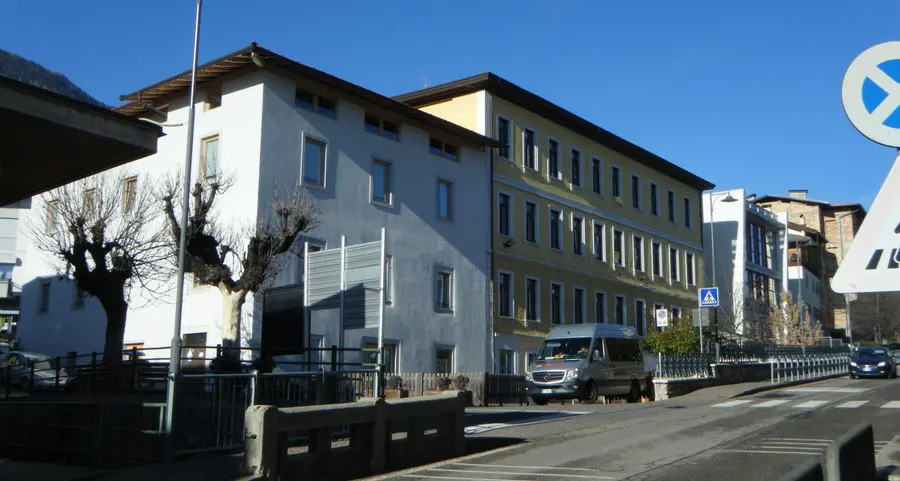 Piazzale scolastico, sì al progetto