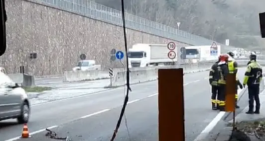 La galleria dei Crozi perde ancora pezzi, traffico paralizzato