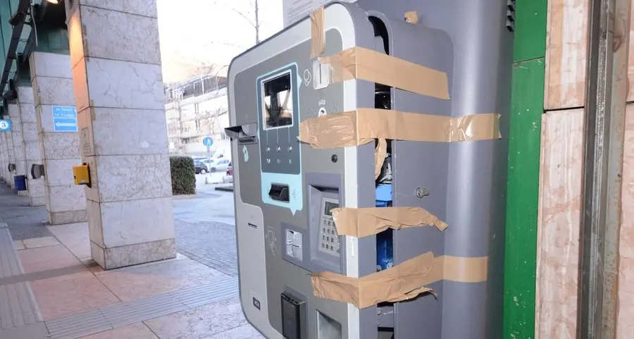 Svuotata la cassa automatica