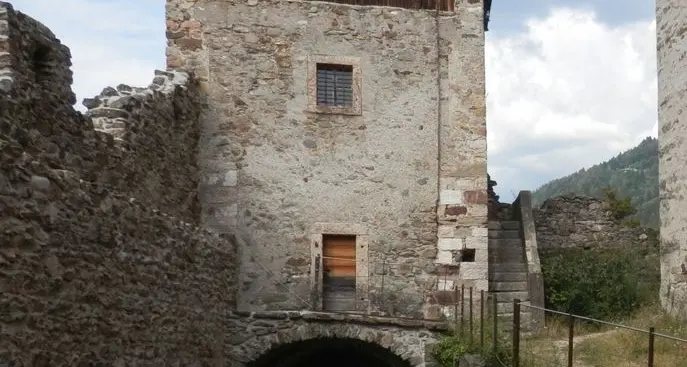 Il castello sale in passerella «Progettiamone il futuro»