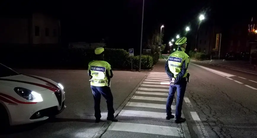 Con l’assicurazione falsa, a sua insaputa