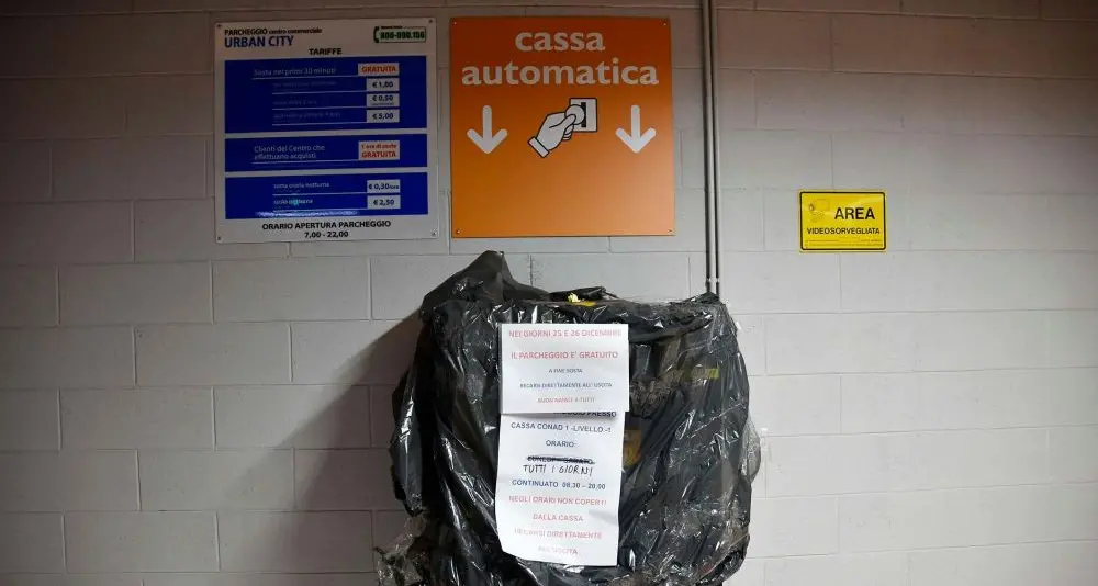 Rovereto, cassa automatica danneggiata: dopo le 20 non si paga più il parcheggio