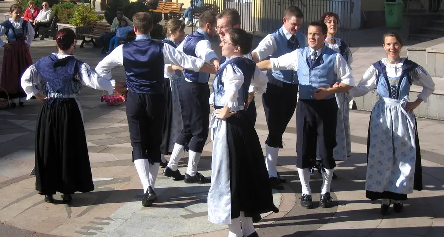 Il folk torna “di moda” grazie agli “Aizenponeri”