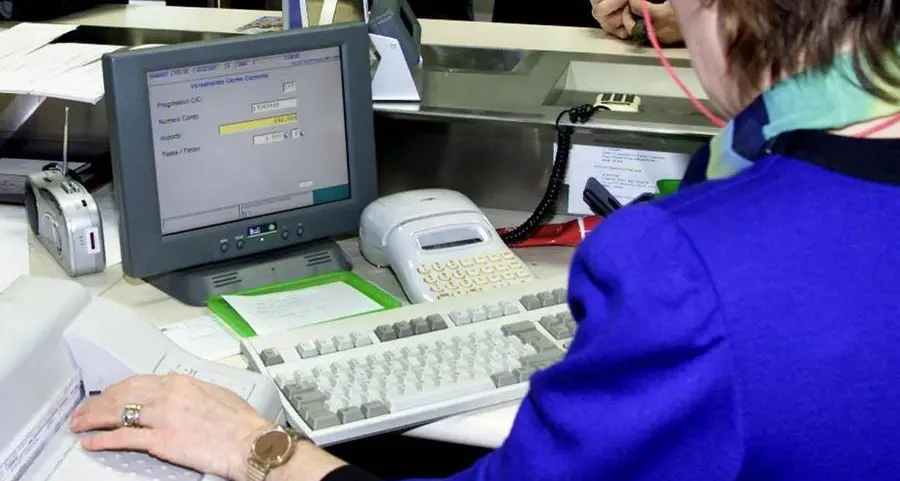 Conto corrente bloccato la banca «caccia» il cliente