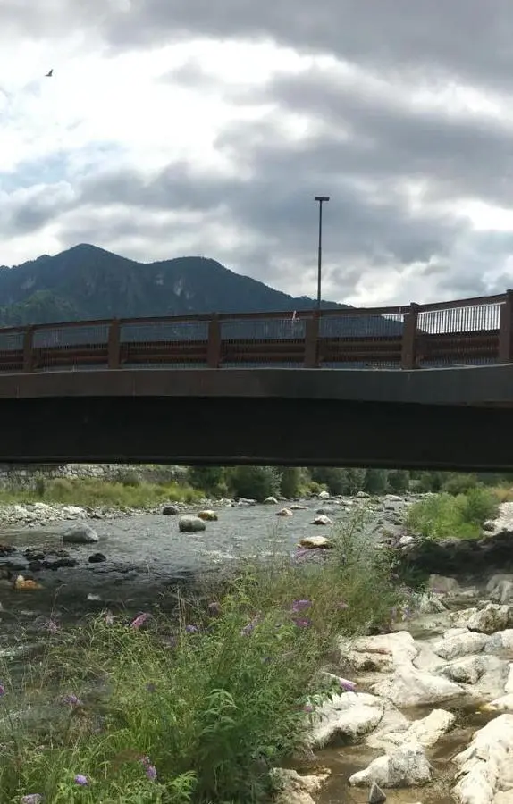 Nuovo ponte sul Caffaro «È oggetto di scherno»