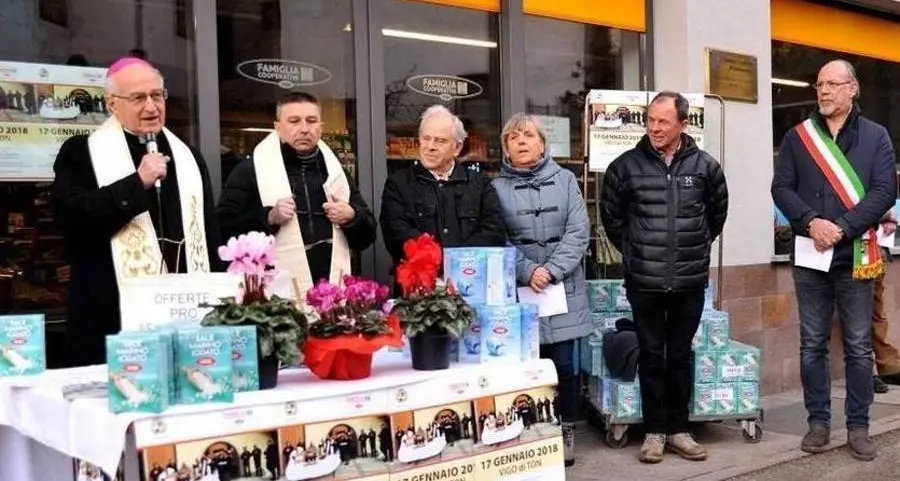 A Sporminore la benedizione del sale