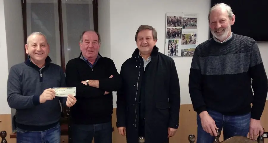 Il comitato “Festa dei Vòlti” consegna 1.500 euro agli alpini
